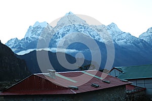 Mount Everest SagarmÄthÄ and in Tibetan as Chomolungma